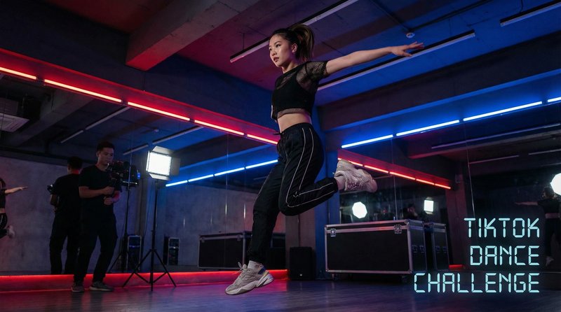 反差靓女TikTok风格舞蹈短视频